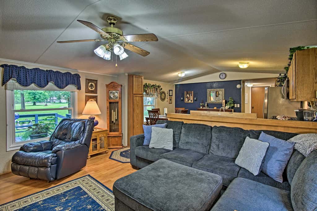 Hot Tub & Deck: Tranquil Home Near Grand Lake