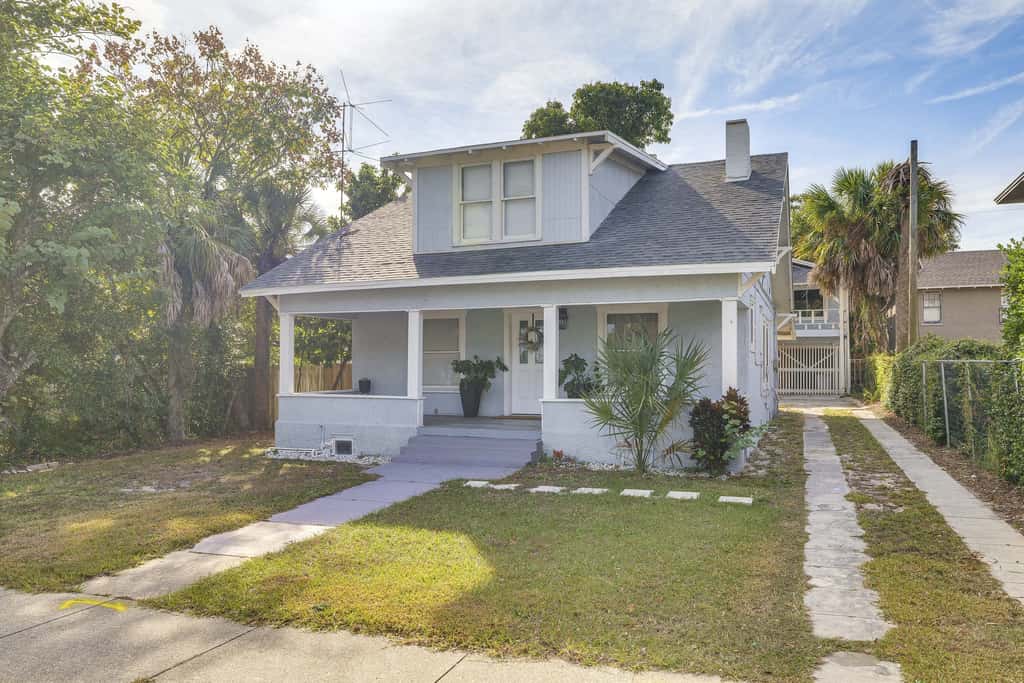 Walk to Winter Haven Hospital: Convenient Apt