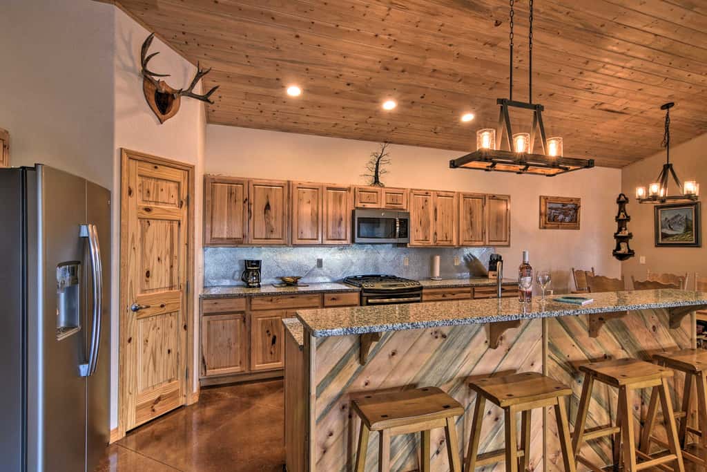 Stunning Home w/ Fire Pit, 11 Mi to Mt Yale!