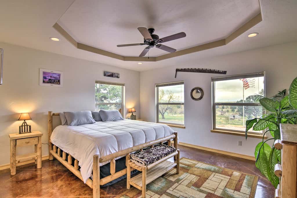 Stunning Home w/ Fire Pit, 11 Mi to Mt Yale!