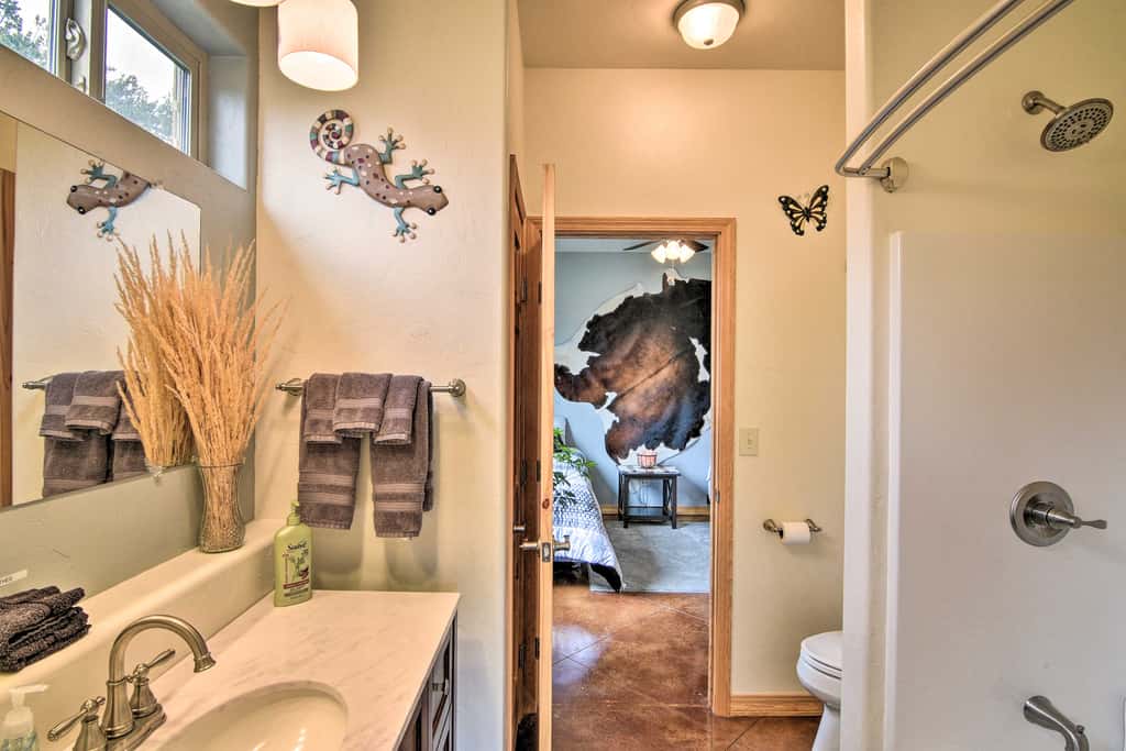 Stunning Home w/ Fire Pit, 11 Mi to Mt Yale!