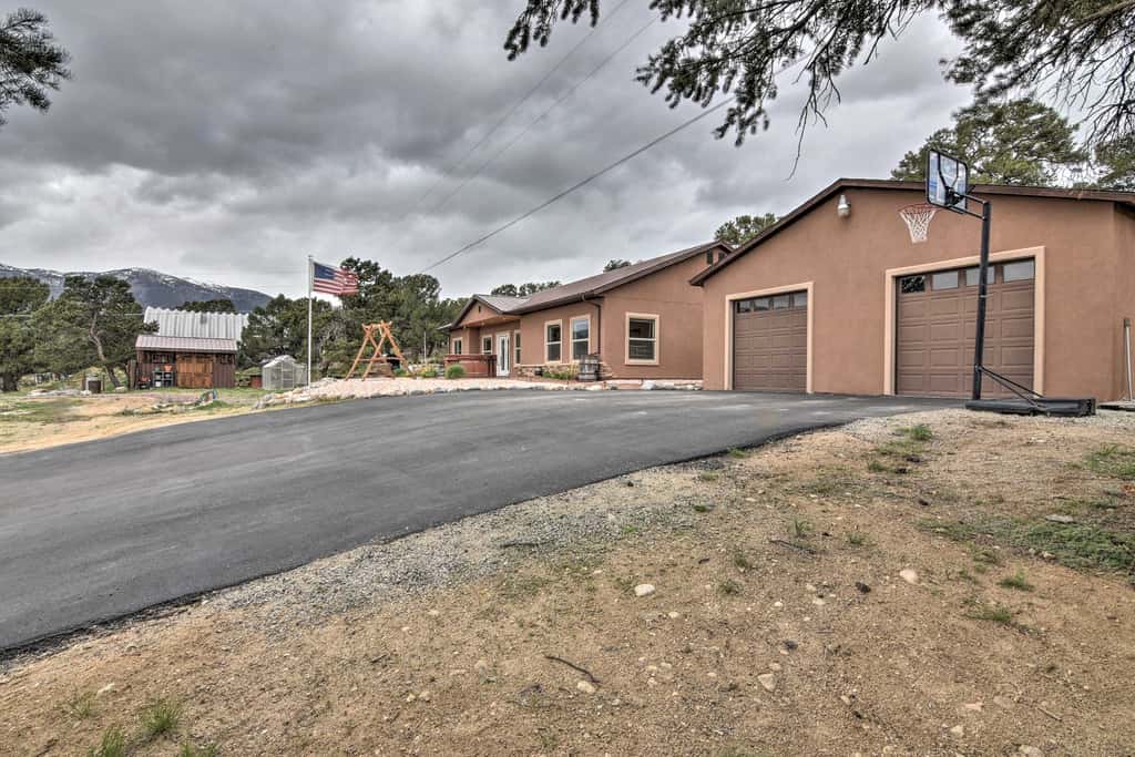Stunning Home w/ Fire Pit, 11 Mi to Mt Yale!