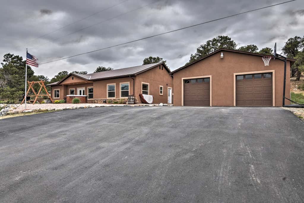 Stunning Home w/ Fire Pit, 11 Mi to Mt Yale!