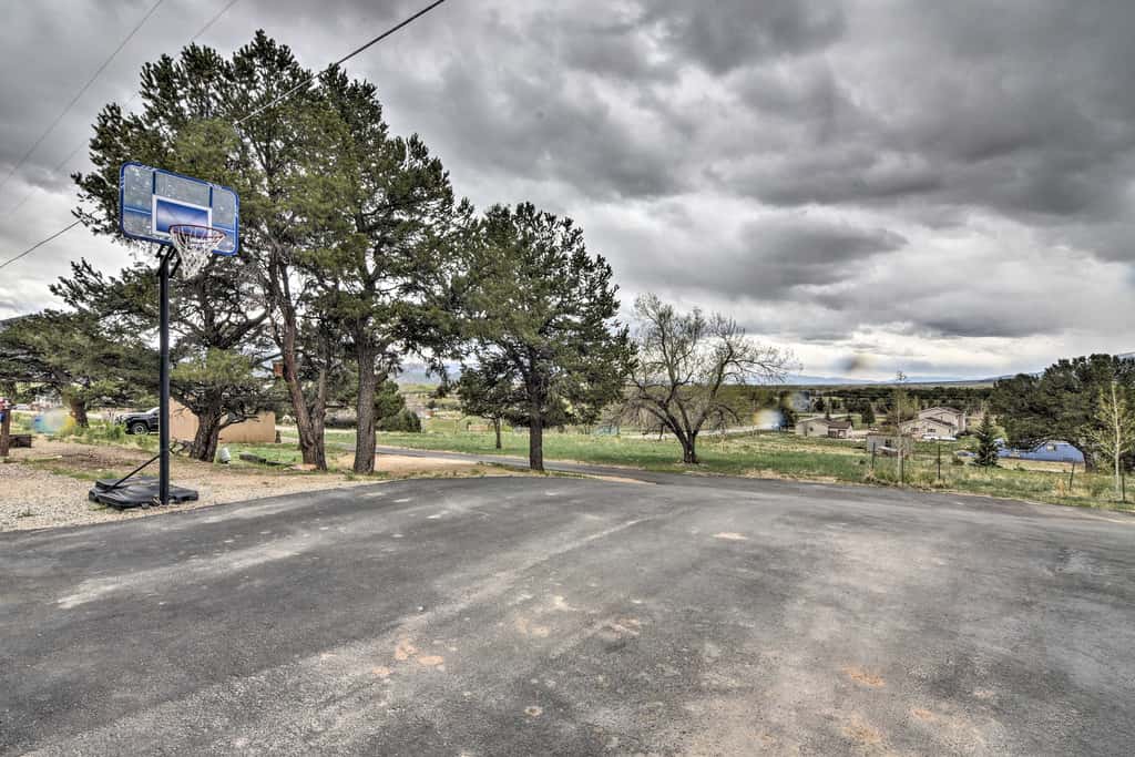 Stunning Home w/ Fire Pit, 11 Mi to Mt Yale!