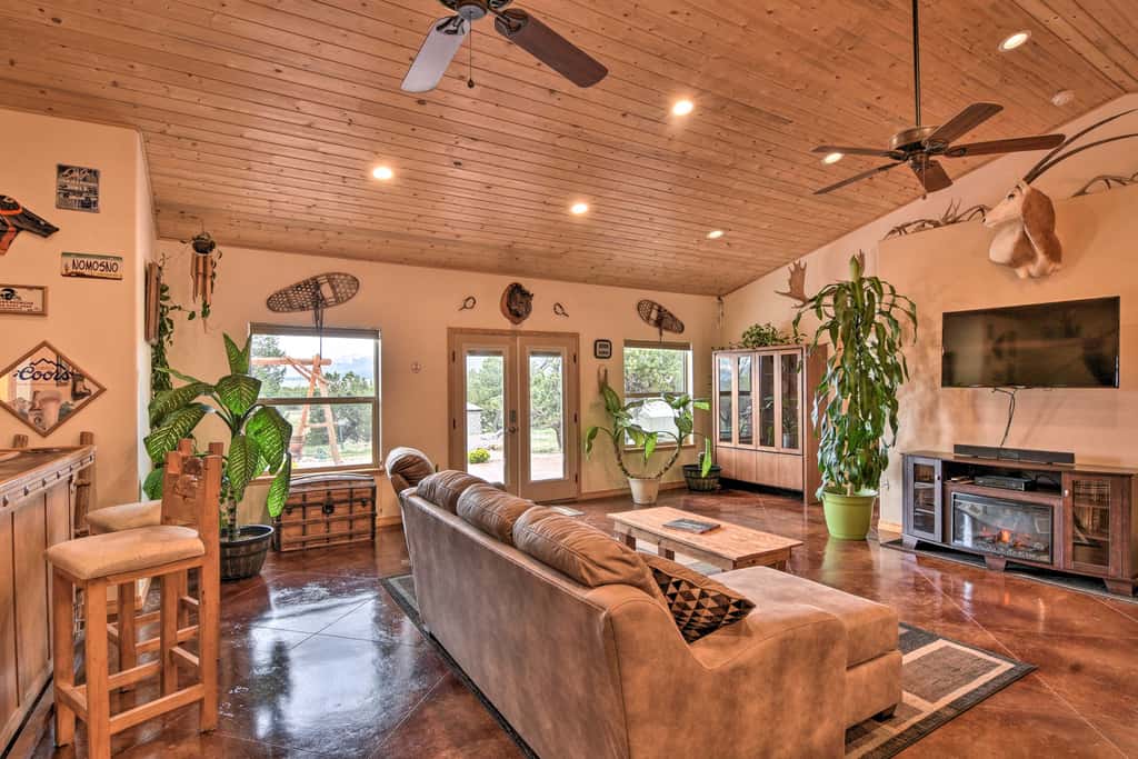 Stunning Home w/ Fire Pit, 11 Mi to Mt Yale!