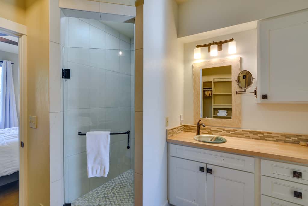 Buena Vista Vacation Home: Hot Tub, Mountain Views