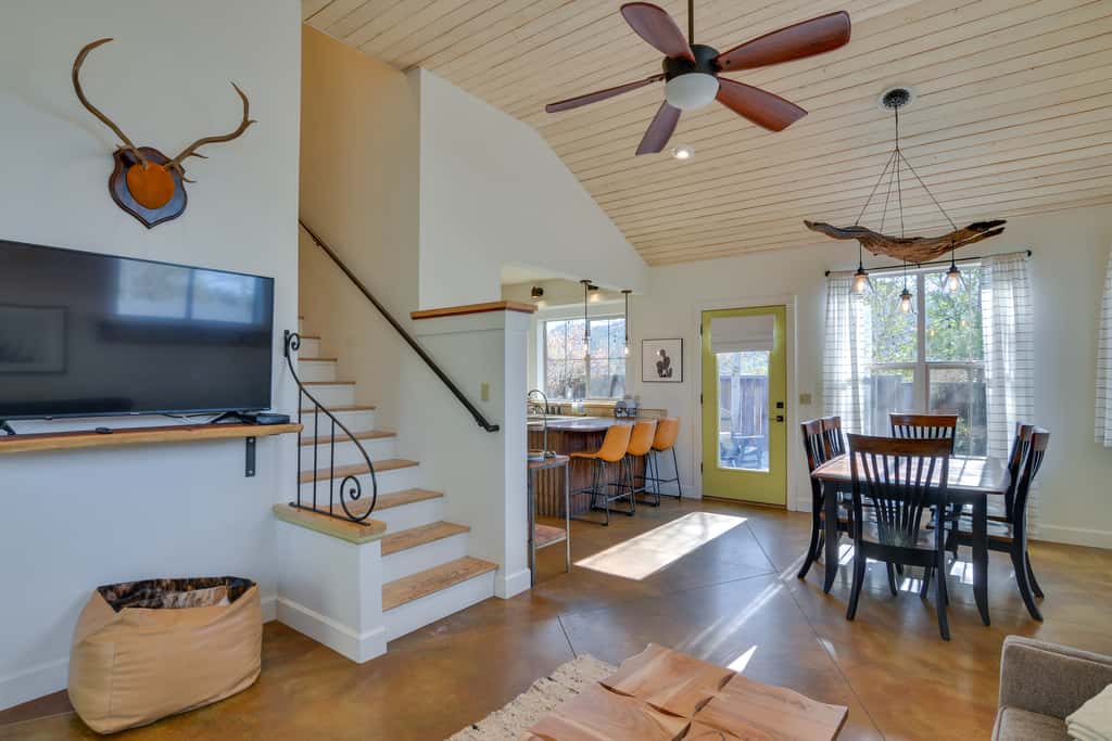 Buena Vista Vacation Home: Hot Tub, Mountain Views