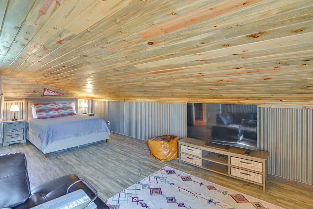 Buena Vista Vacation Home: Hot Tub, Mountain Views