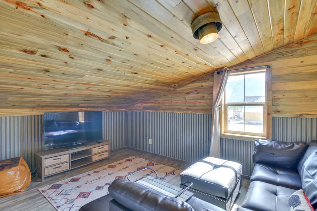Buena Vista Vacation Home: Hot Tub, Mountain Views