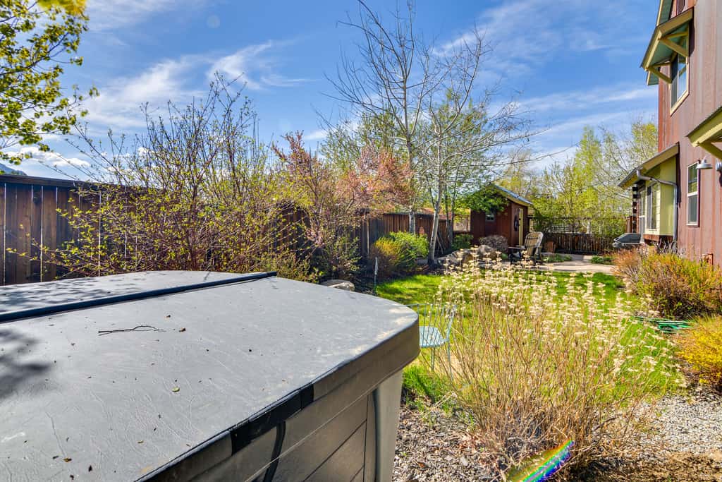 Buena Vista Vacation Home: Hot Tub, Mountain Views