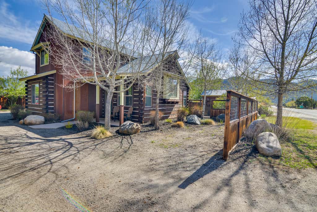 Buena Vista Vacation Home: Hot Tub, Mountain Views