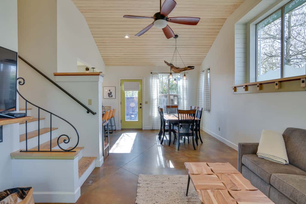 Buena Vista Vacation Home: Hot Tub, Mountain Views