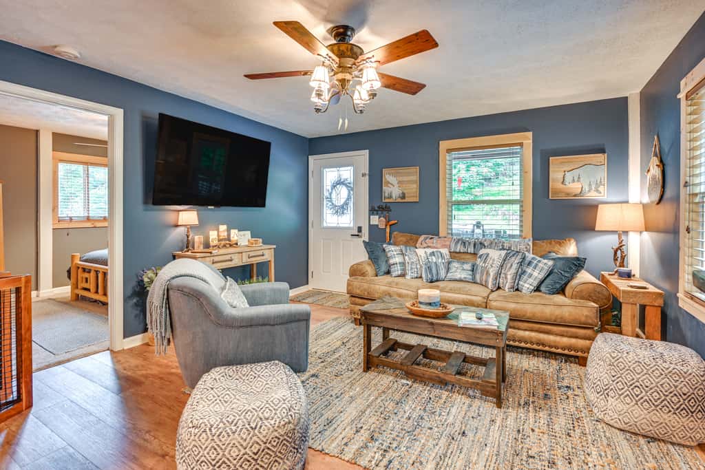 Murray Cabin w/ Hot Tub: Walk to Kentucky Lake!