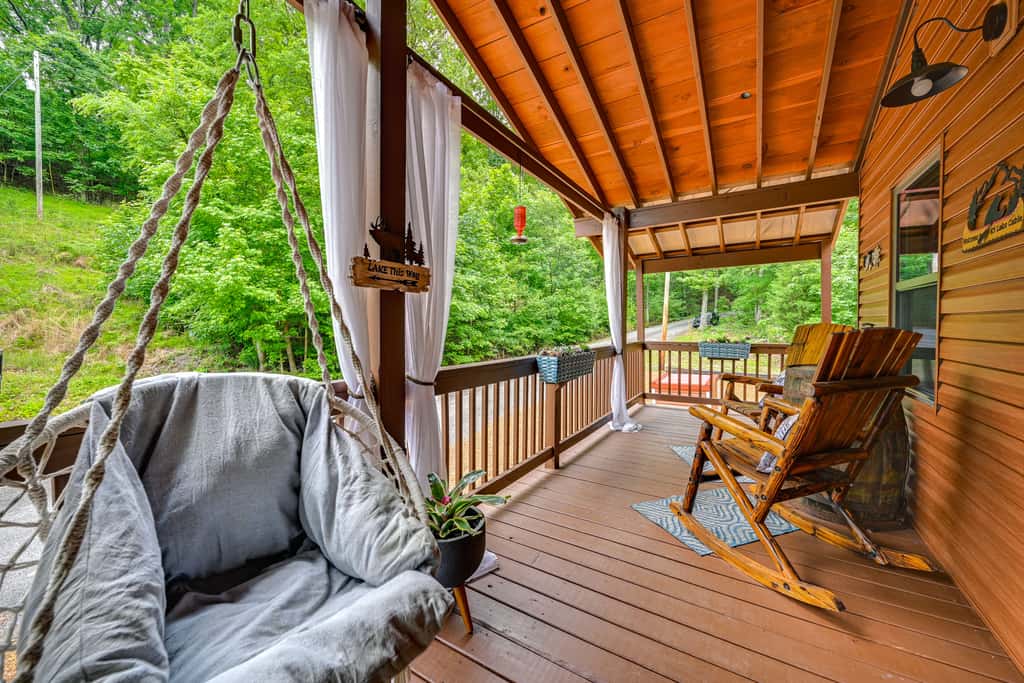 Murray Cabin w/ Hot Tub: Walk to Kentucky Lake!