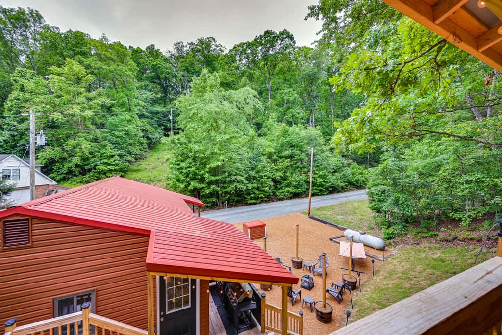 Murray Cabin w/ Hot Tub: Walk to Kentucky Lake!