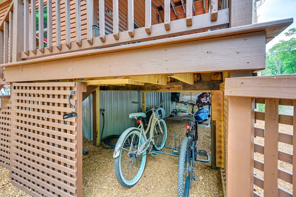 Murray Cabin w/ Hot Tub: Walk to Kentucky Lake!