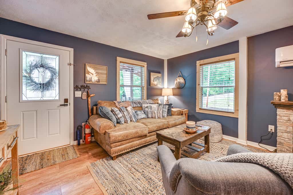 Murray Cabin w/ Hot Tub: Walk to Kentucky Lake!