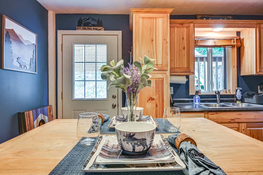 Murray Cabin w/ Hot Tub: Walk to Kentucky Lake!