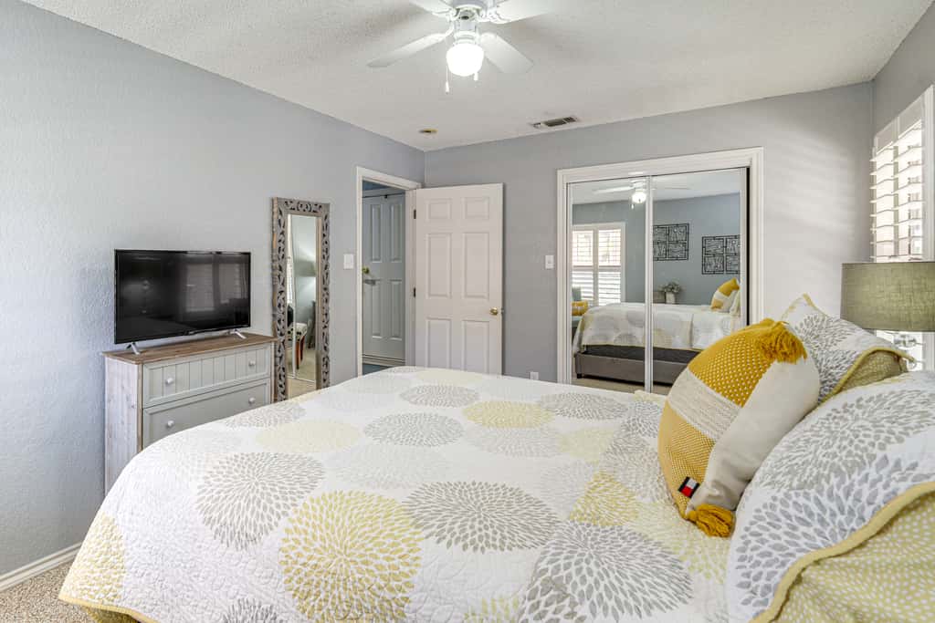 Luxury Lake Granbury Home: Dock, Hot Tub & Decks!