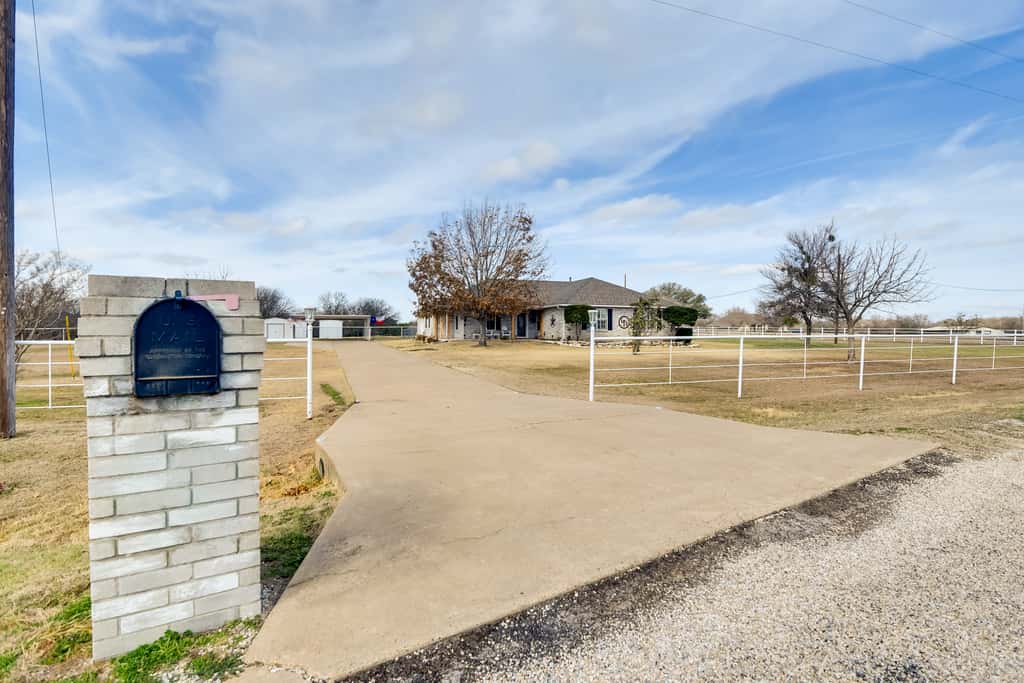 'Leaping Toad Ranch' ~ 9 Mi to Lake Granbury!
