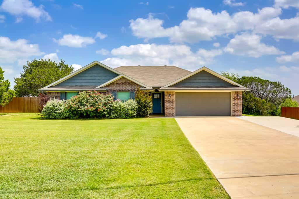 Inviting Granbury Home w/ Fire Pit: 3 Mi to Lake!