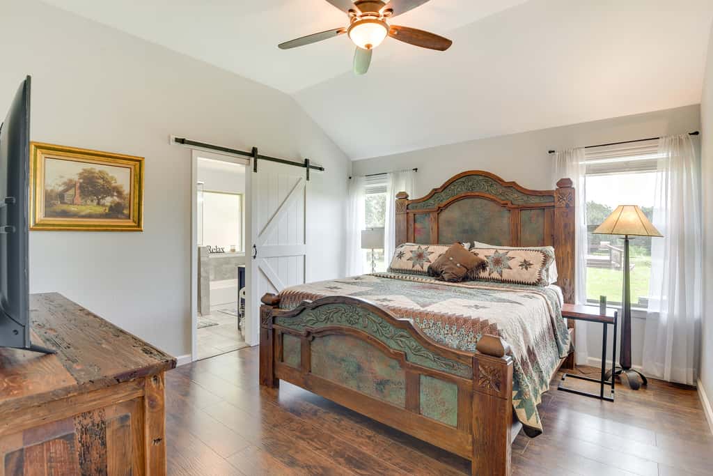 Inviting Granbury Home w/ Fire Pit: 3 Mi to Lake!