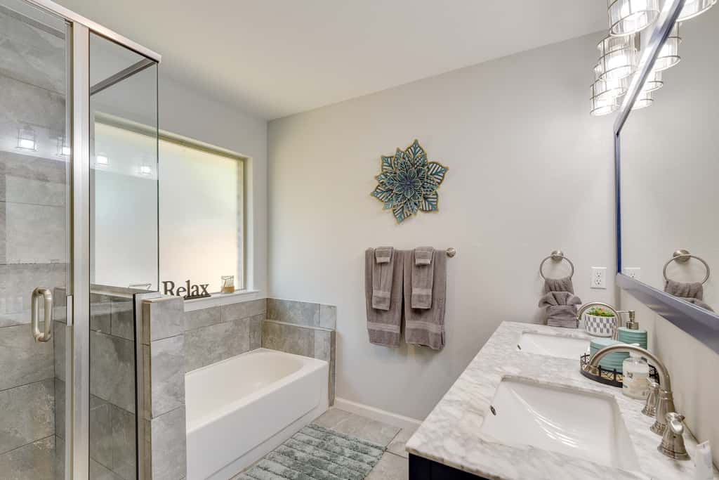Inviting Granbury Home w/ Fire Pit: 3 Mi to Lake!