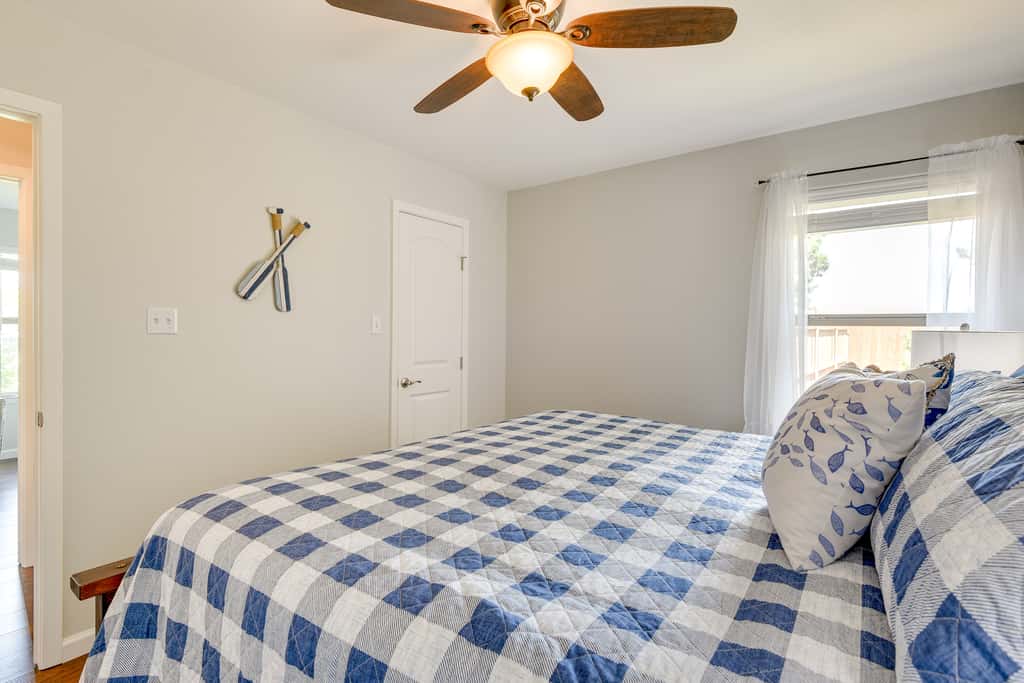 Inviting Granbury Home w/ Fire Pit: 3 Mi to Lake!