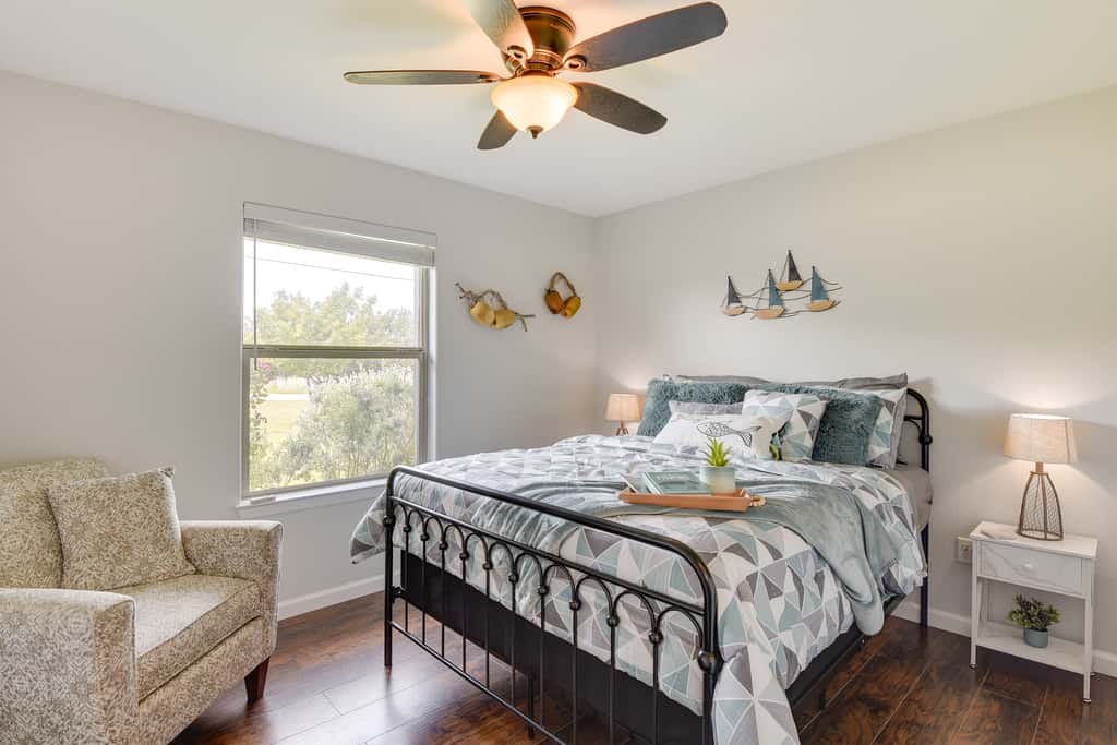 Inviting Granbury Home w/ Fire Pit: 3 Mi to Lake!
