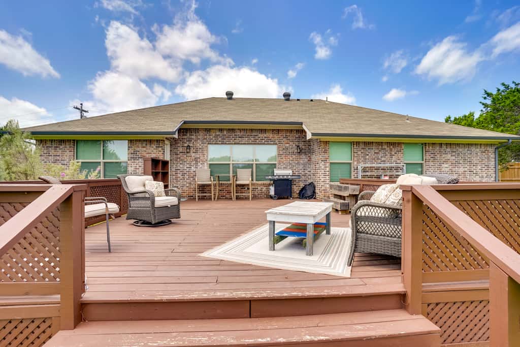 Inviting Granbury Home w/ Fire Pit: 3 Mi to Lake!