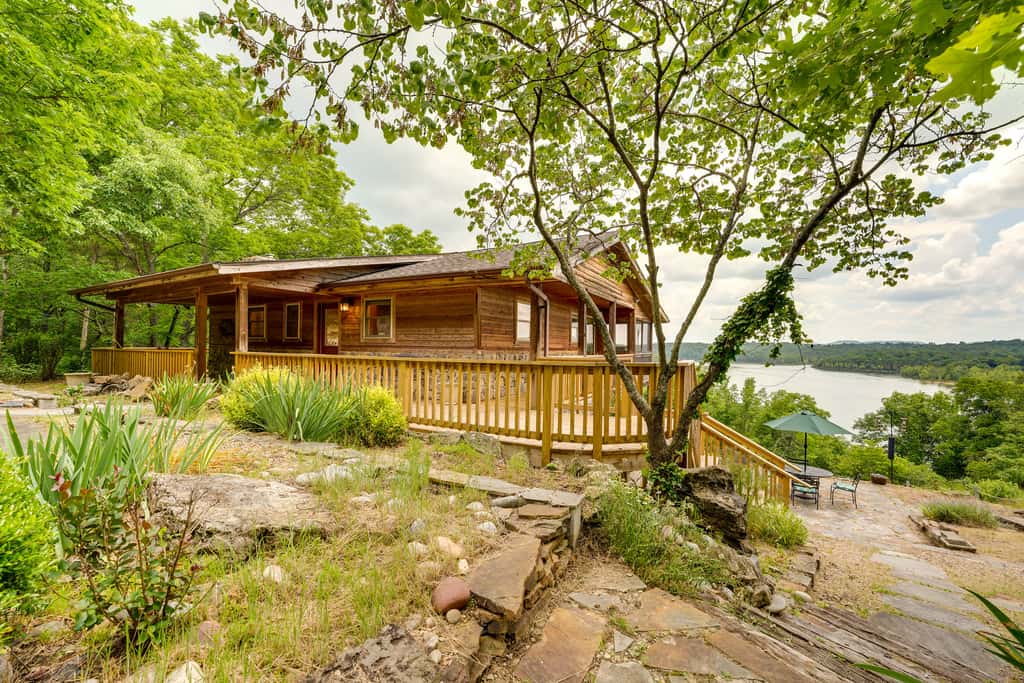 Eagle Rock Gem on Table Rock Lake w/ Decks & Grill