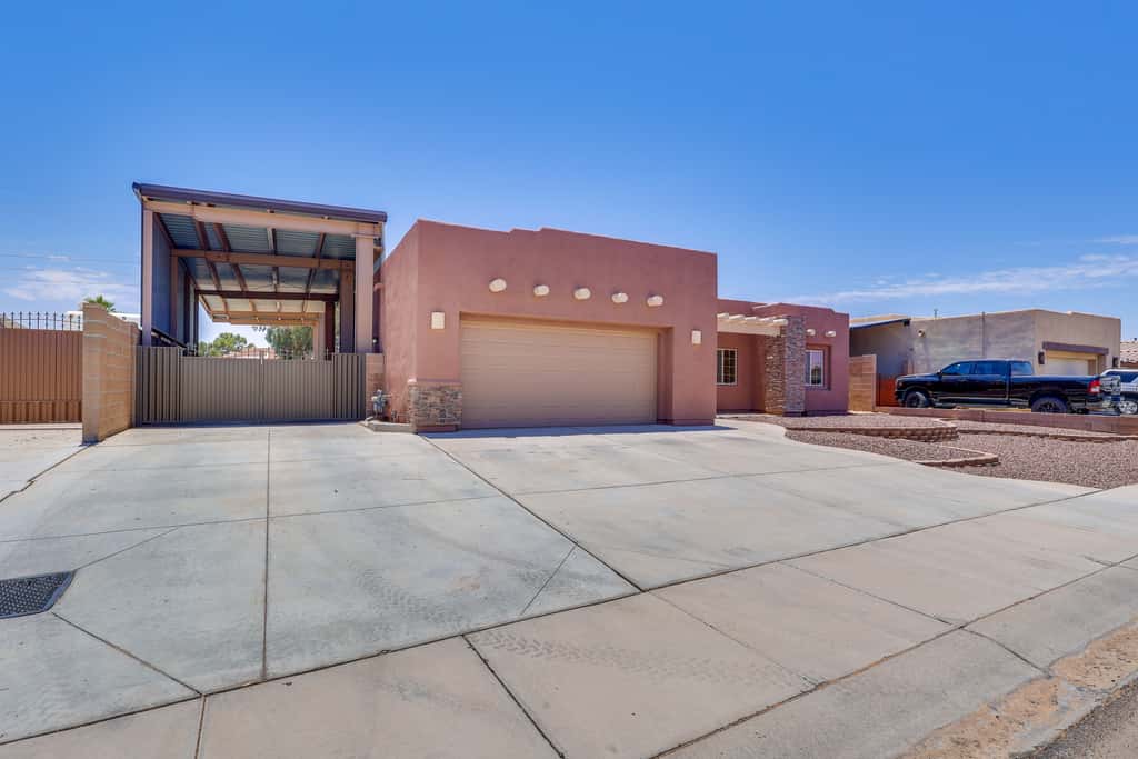 1 Mi to Golf Course: Yuma Oasis w/ Furnished Patio