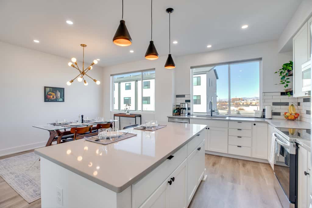 Mtn-View Balcony: Riverside Grand Junction Home!