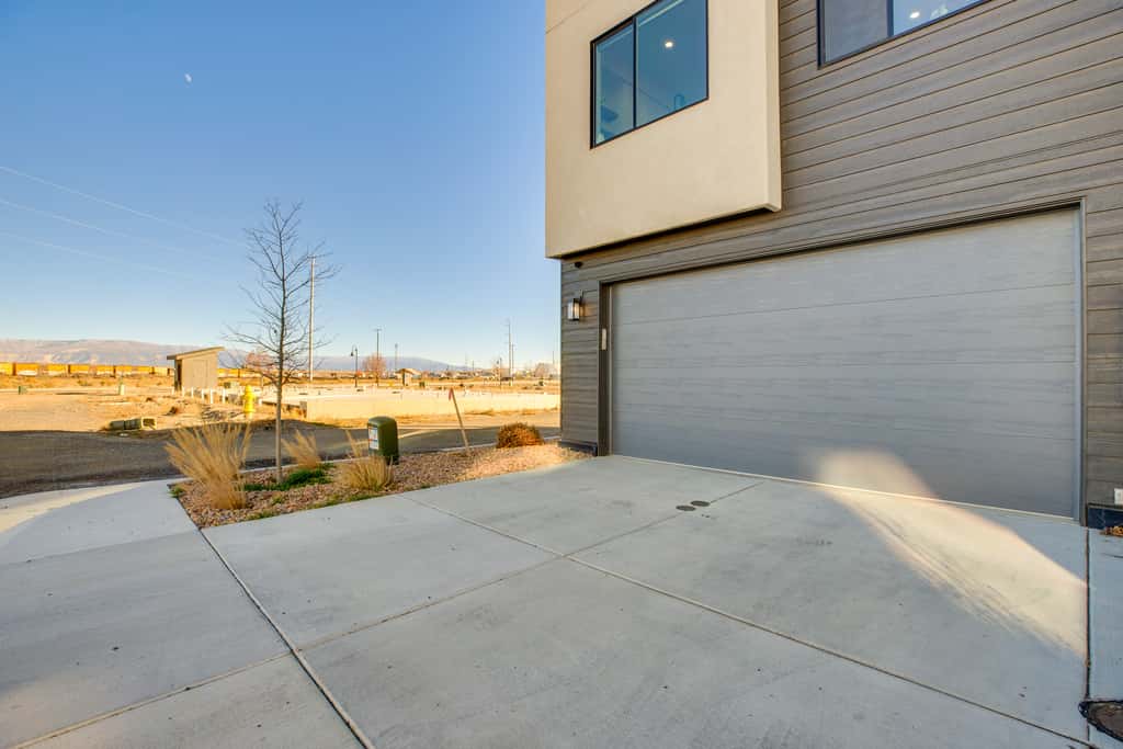 Mtn-View Balcony: Riverside Grand Junction Home!