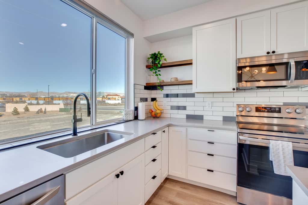Mtn-View Balcony: Riverside Grand Junction Home!