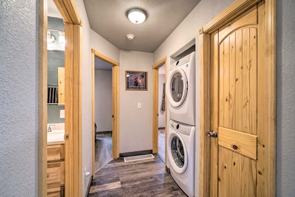 Cozy Downtown Soldotna Cabin: Dogs Welcome!