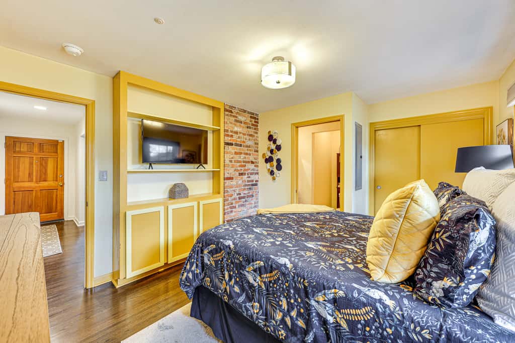 Walk to Powderhouse Polo Fields: Aiken Getaway