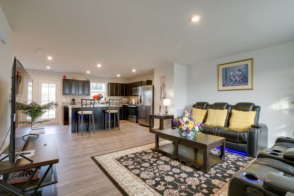 9 Mi to Duke University: Spacious Home w/ Yard!