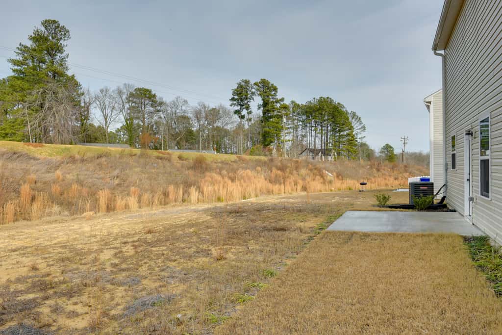 9 Mi to Duke University: Spacious Home w/ Yard!