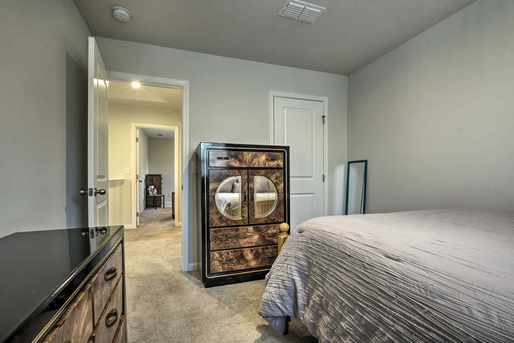 9 Mi to Duke University: Spacious Home w/ Yard!