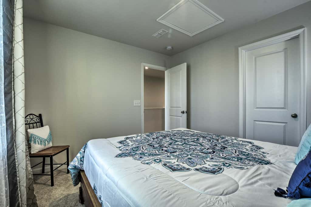 9 Mi to Duke University: Spacious Home w/ Yard!