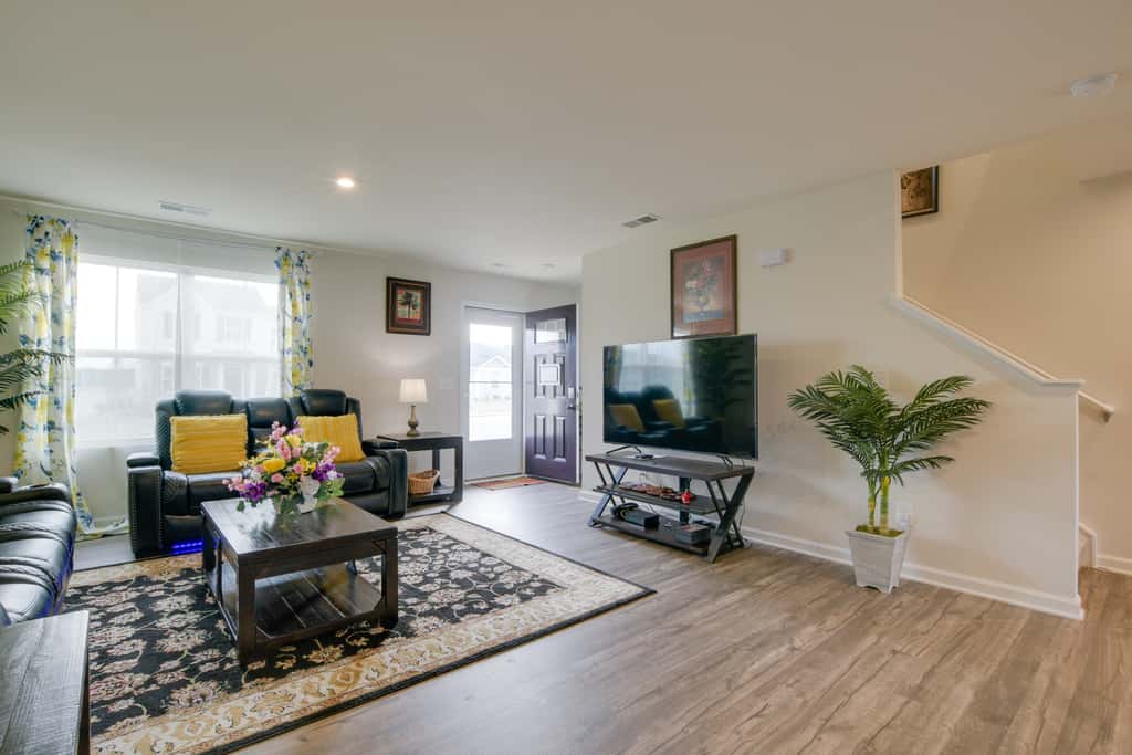 9 Mi to Duke University: Spacious Home w/ Yard!