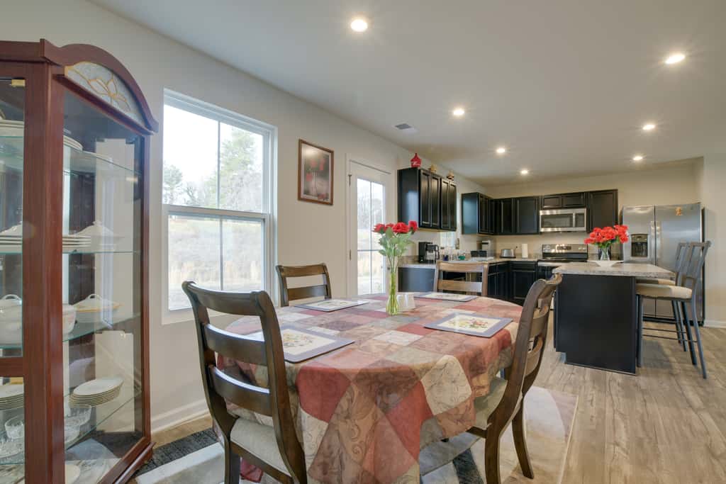 9 Mi to Duke University: Spacious Home w/ Yard!