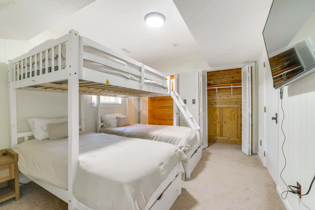 7 Mi to Dtwn Durham: Home w/ Hot Tub & Game Room!