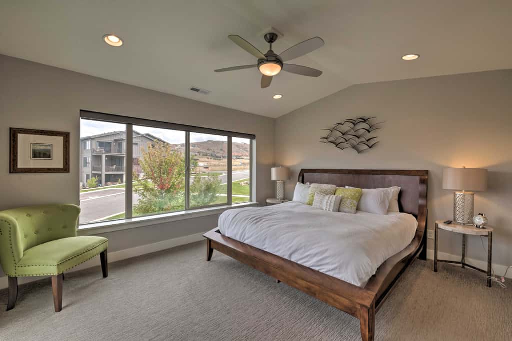 Modern Huntsville Resort Retreat w/ Deck & Hot Tub