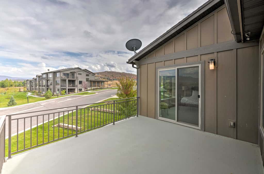 Modern Huntsville Resort Retreat w/ Deck & Hot Tub