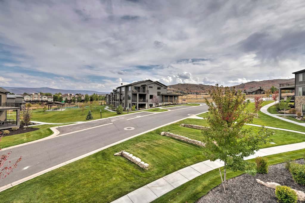 Modern Huntsville Resort Retreat w/ Deck & Hot Tub