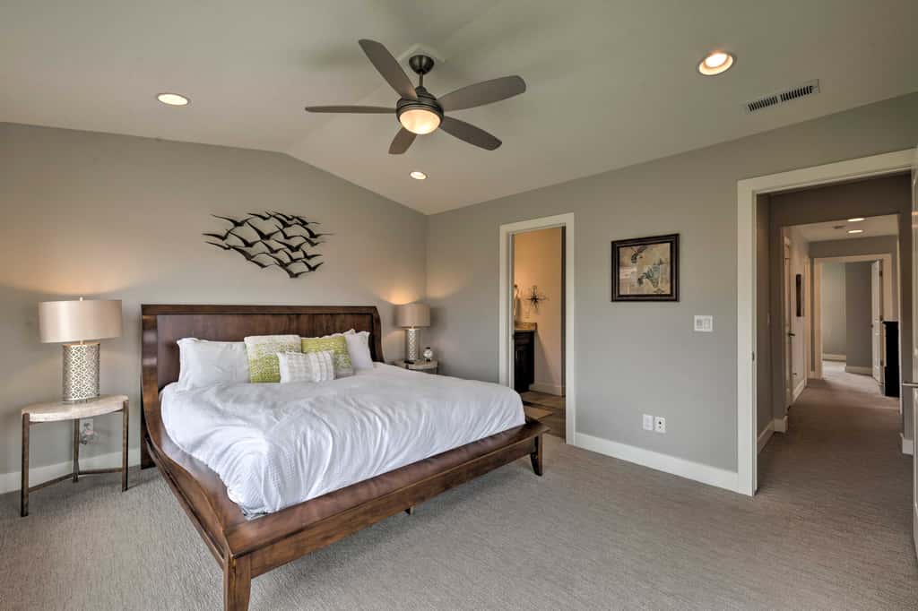 Modern Huntsville Resort Retreat w/ Deck & Hot Tub