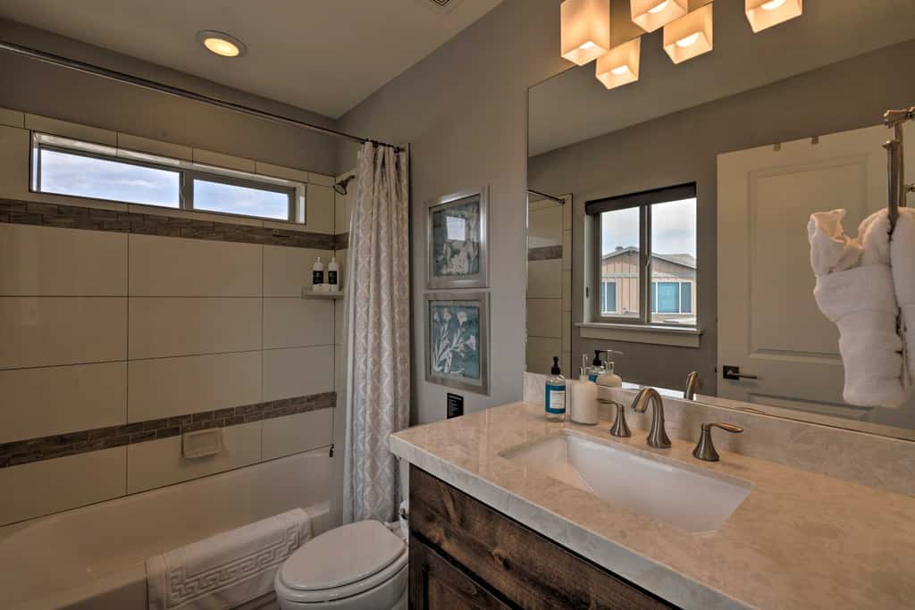 Modern Huntsville Resort Retreat w/ Deck & Hot Tub