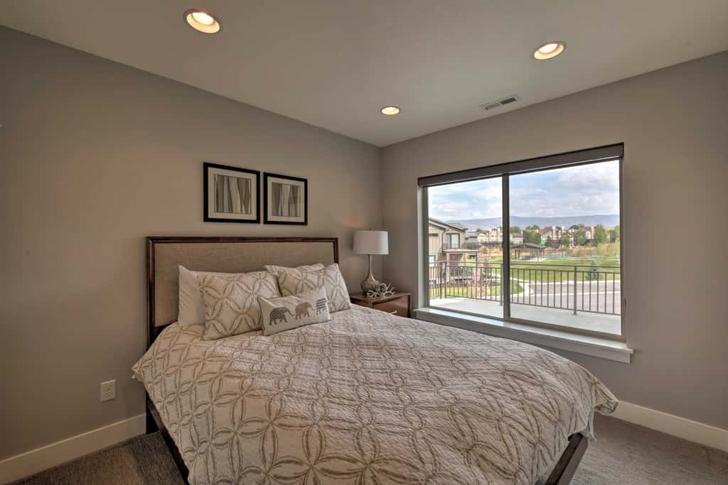 Modern Huntsville Resort Retreat w/ Deck & Hot Tub